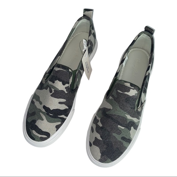 tommy bahama camo slip on sneakers